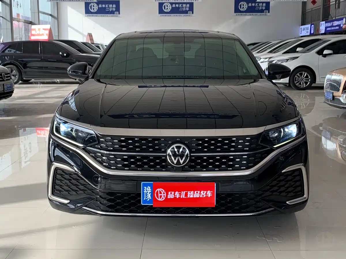 Volkswagen Passat 2023 330TSI Starlight Elite Edition фото 2