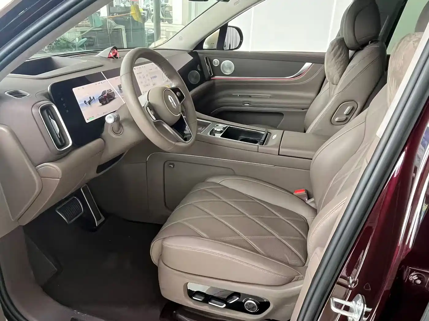 AITO Wenjie AITO M9 2025 Extended Range Ultra 52kWh 6-Seater фото 11