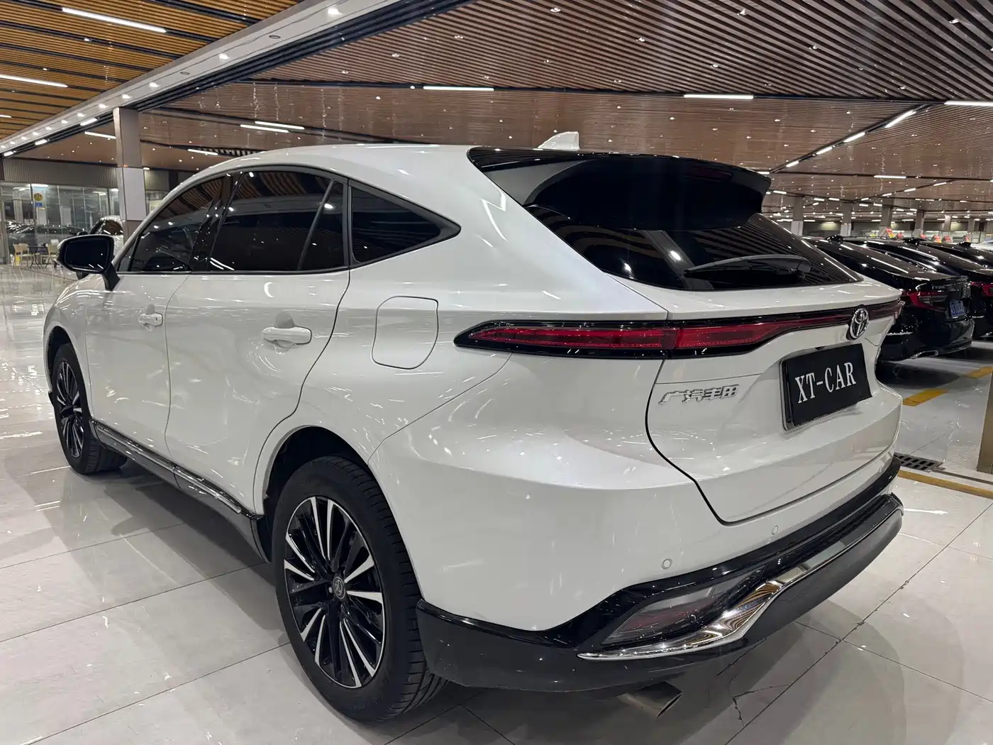 Toyota Venza 2022 2.0L CVT 2WD Premium фото 15