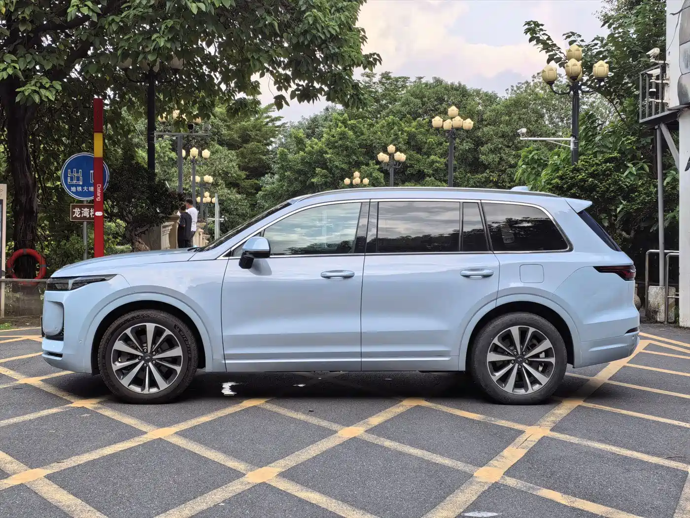 Фото 4 - Li Auto Li ONE