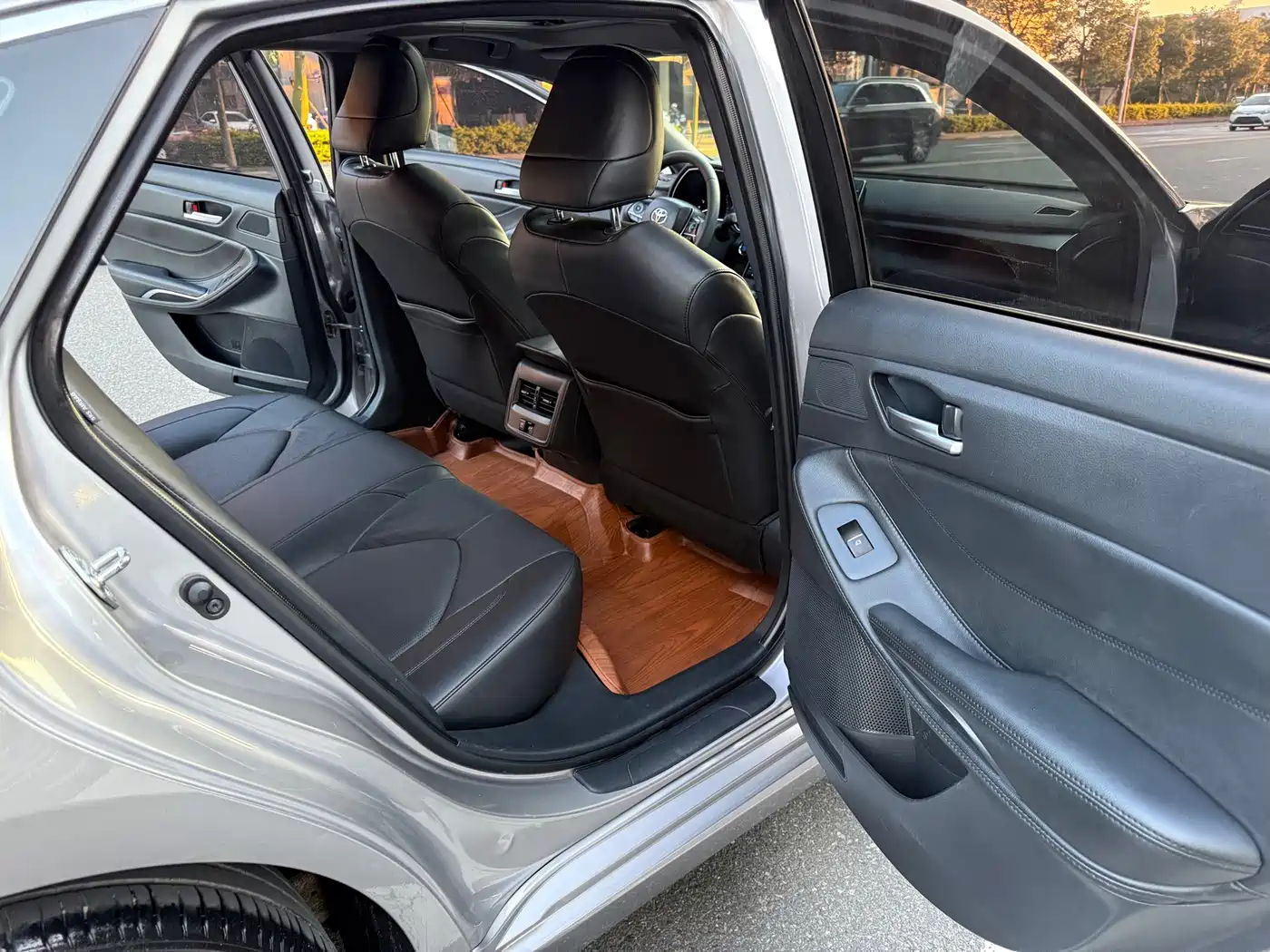 Photo 8 - Toyota Avalon