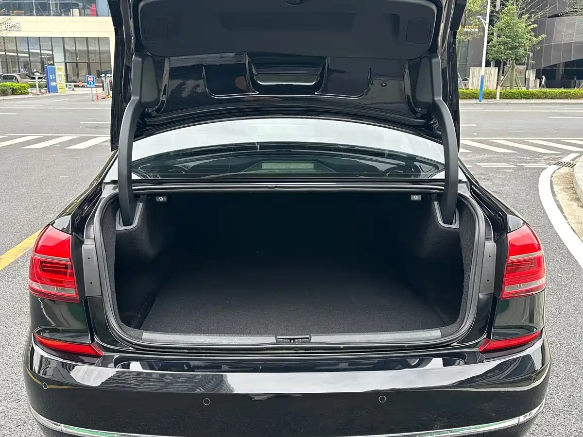 Volkswagen Passat 2016 330TSI DSG Honor Edition фото 20