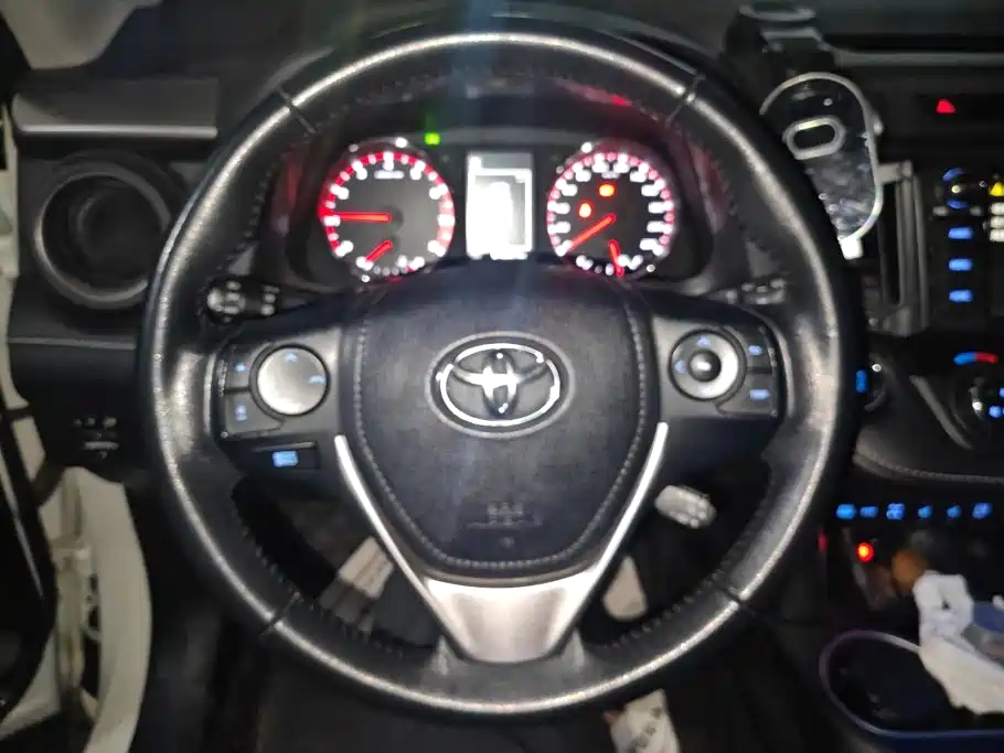 صورة 15 - Toyota RAV4 Rongfang