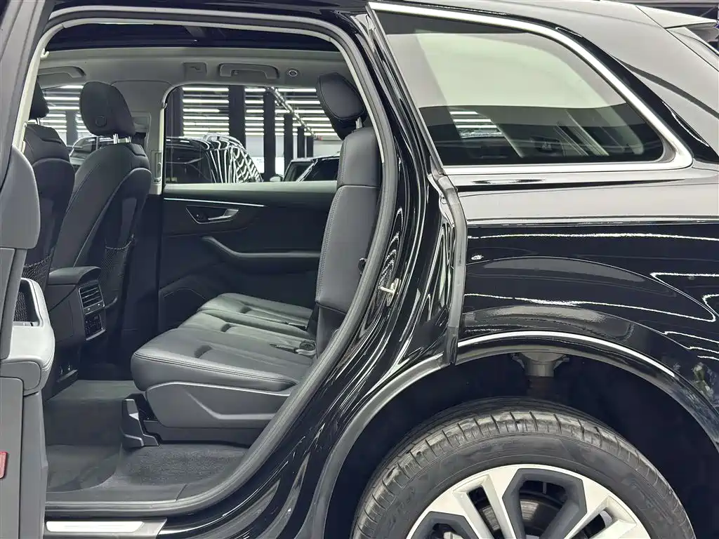Audi Q7 2023 55 TFSI quattro S line Sport фото 7