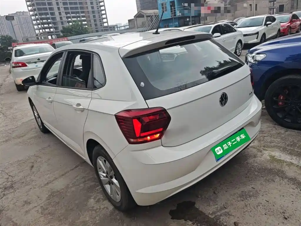 VOLKSWAGEN POLO