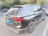 Photo 2 - Volkswagen Tiguan L
