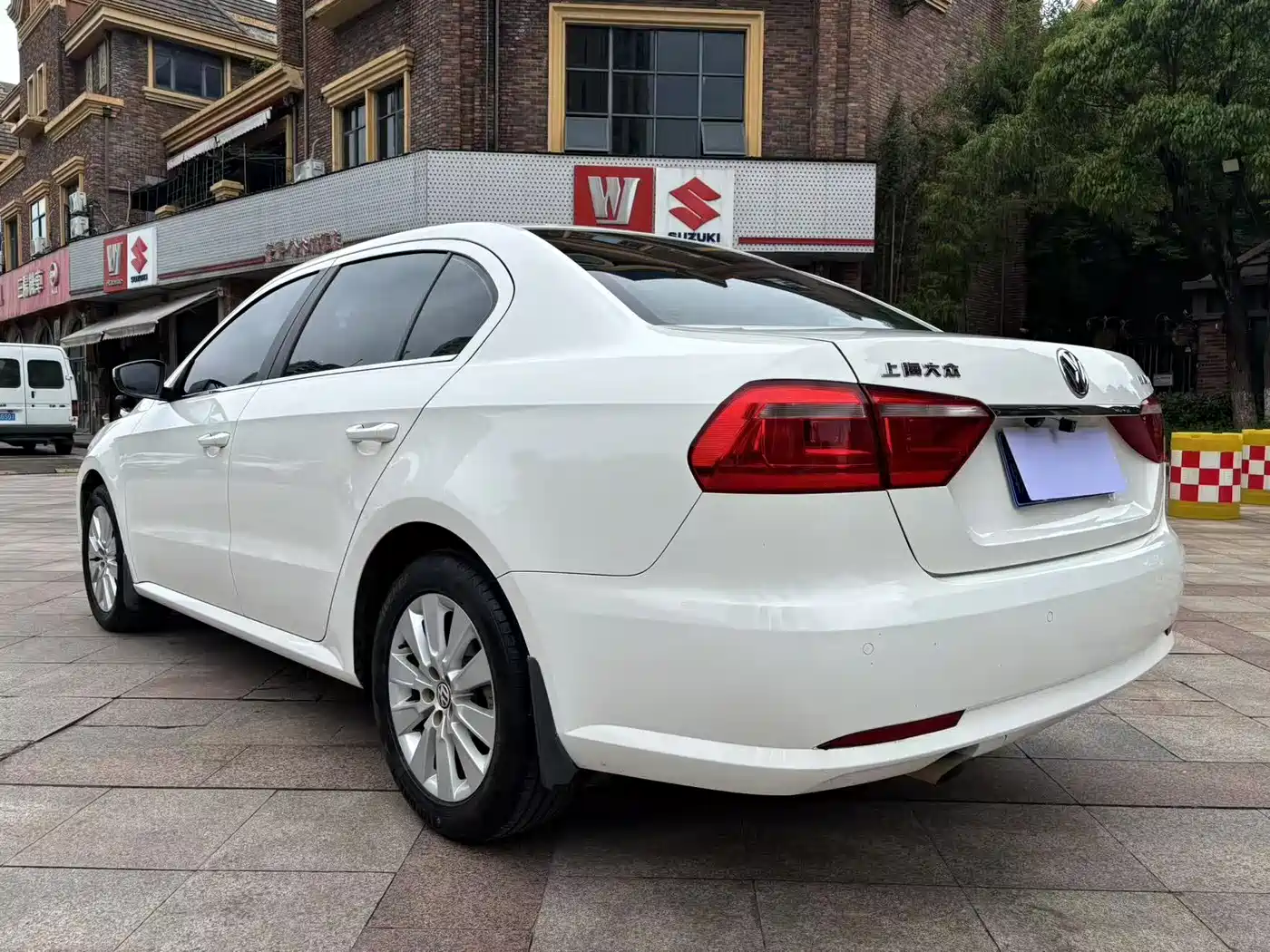 Volkswagen Lavida 2013 Facelift Classic 1.6L Automatic Comfort фото 5