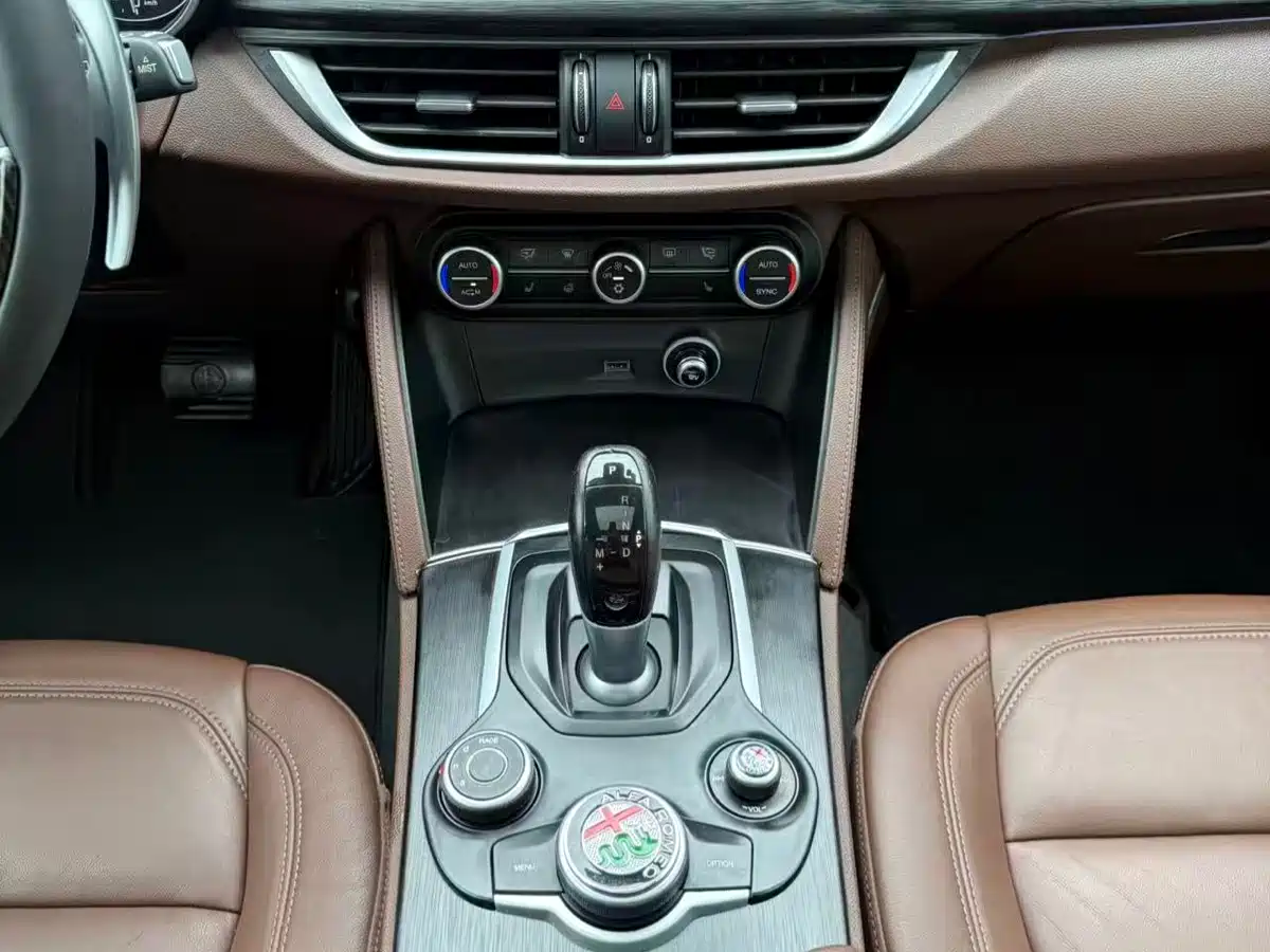 Alfa Romeo Stelvio 2018 2017 2.0T 280HP Luxury