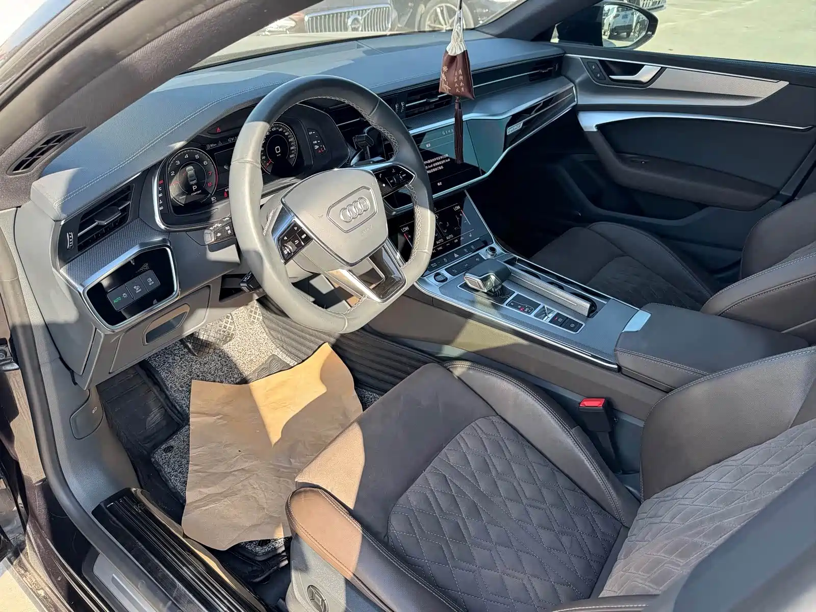 Photo 9 - Audi A7L