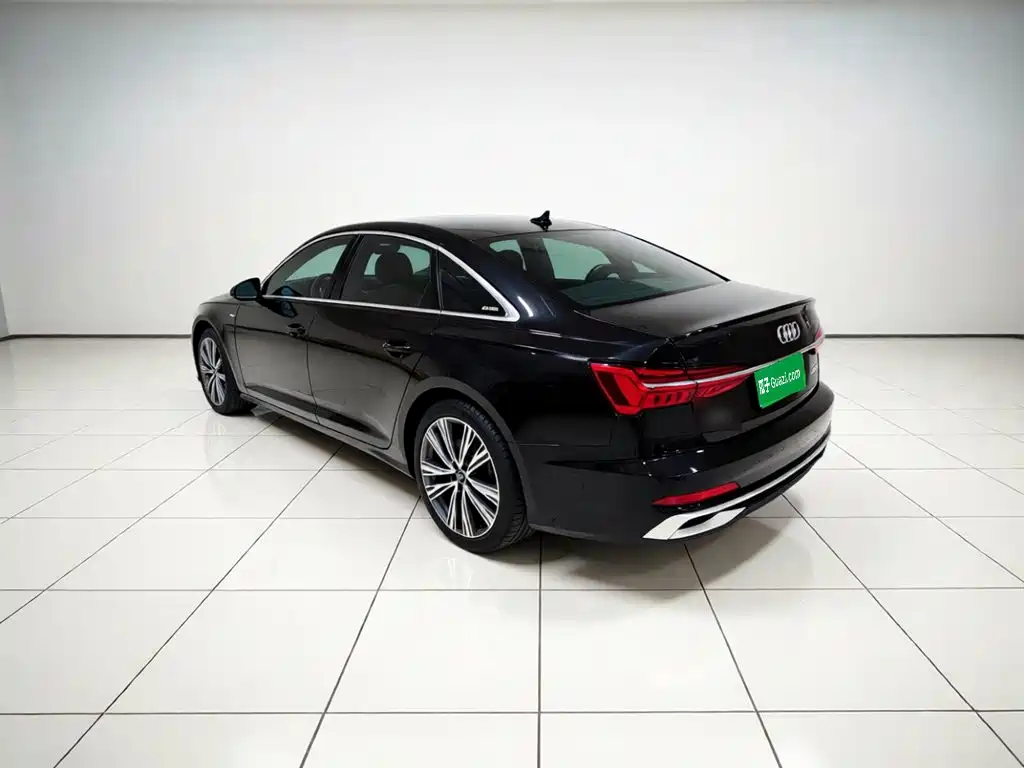 Фото 4 - Audi A6L