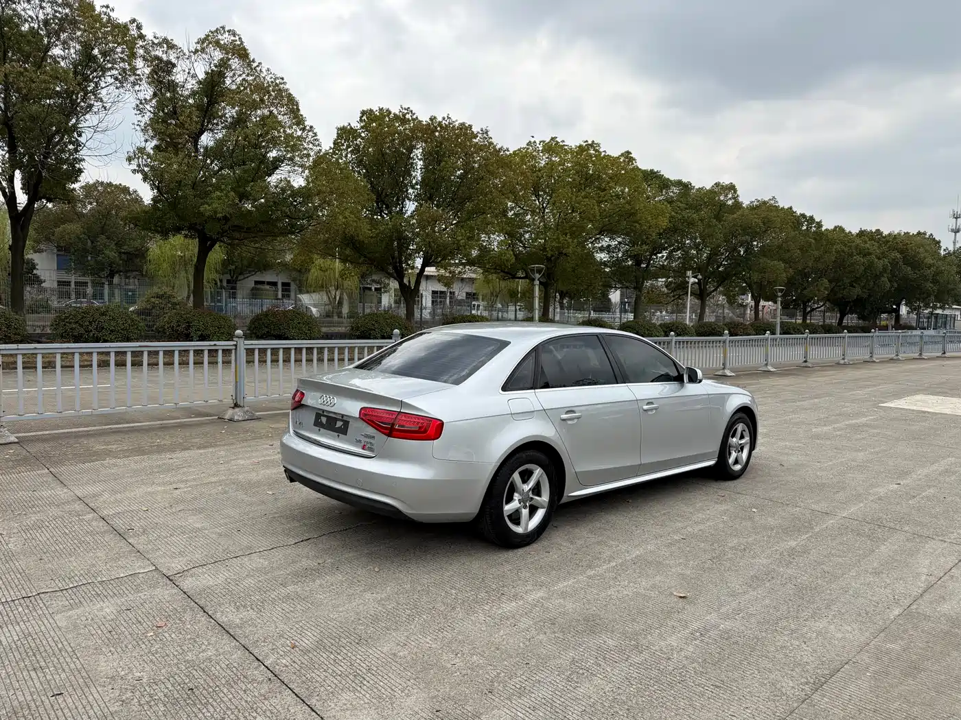 Audi A4L 2013 35 TFSI Automatic Luxury фото 4