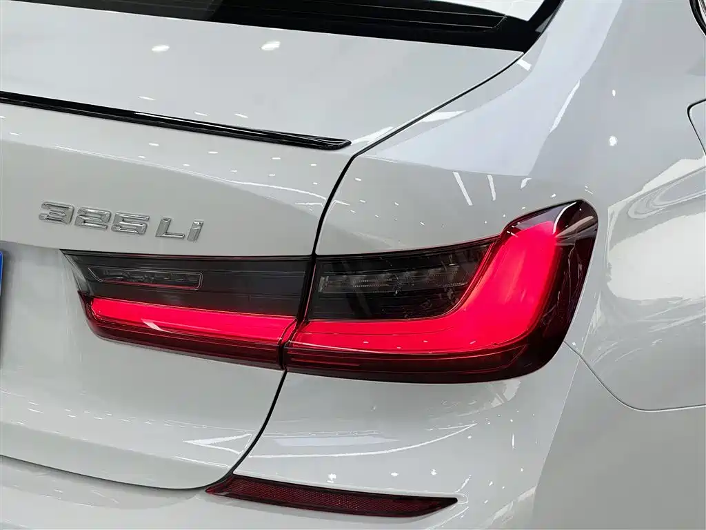 BMW 3 Series 2022 325Li M Sport Shadow Edition фото 16