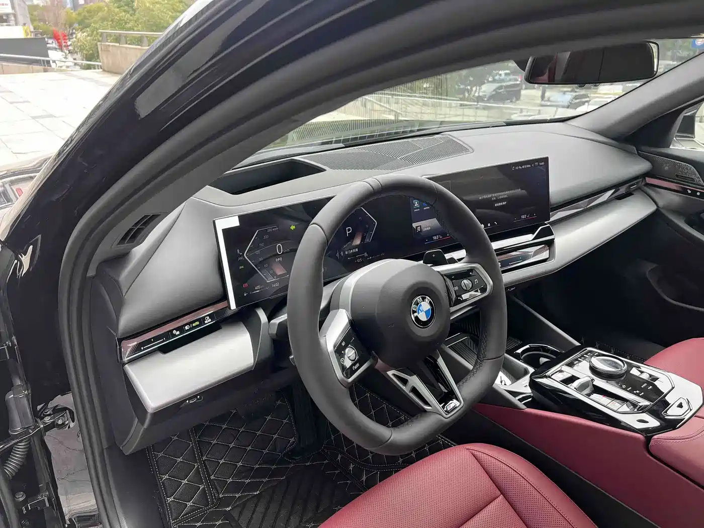 BMW 5 Series 2026 530Li Leading M Sport Package фото 8