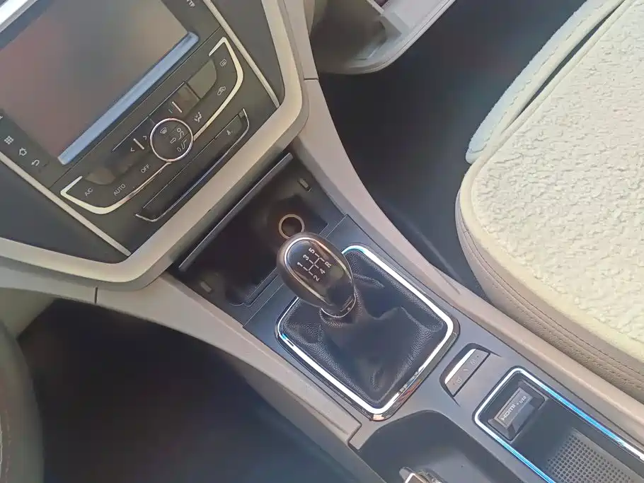 Geely Emgrand 2015 2015 Sedan 1.5L Manual Upward Edition