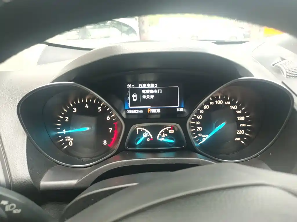 Фото 8 - Ford Kuga