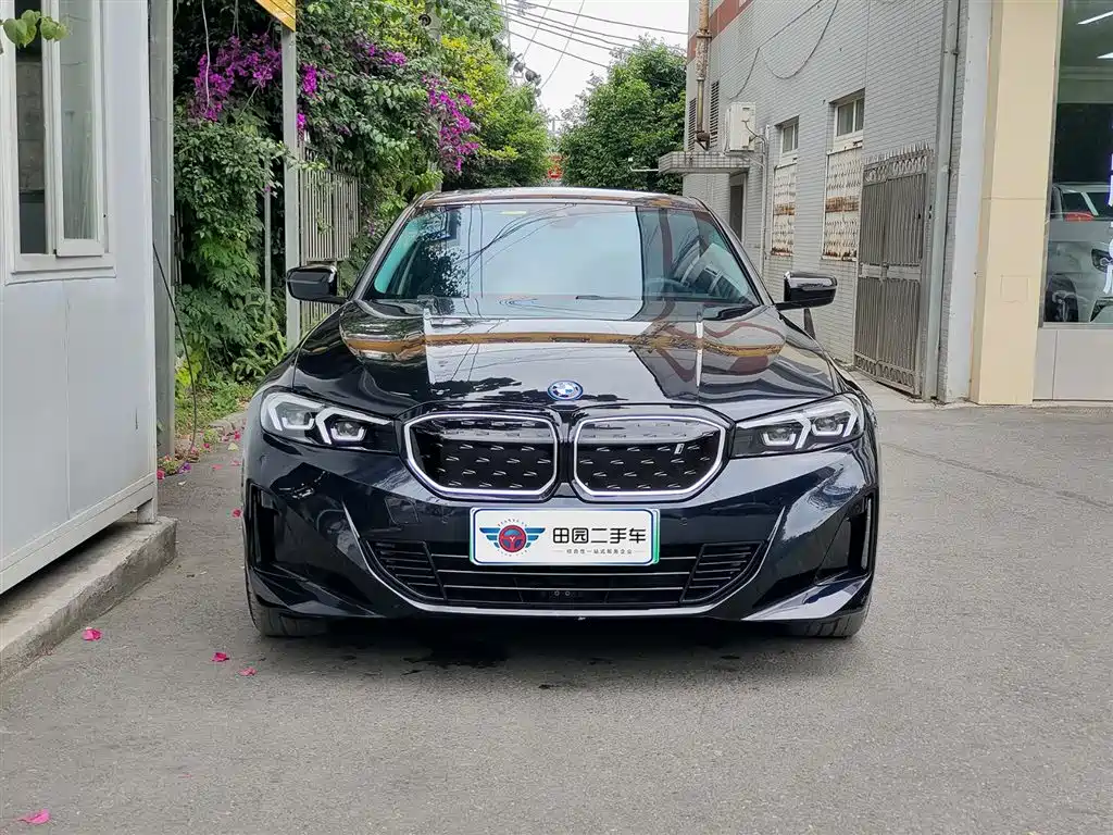 BMW i3 2023 eDrive 40 L Shadowline Package фото 2