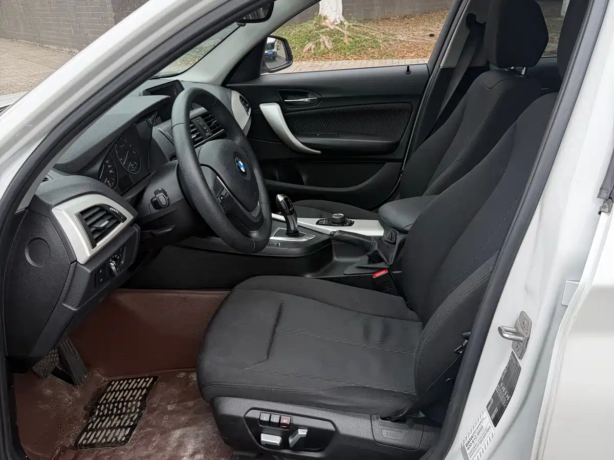 BMW 1 Series (Import) 2016 120i Leading Model фото 11