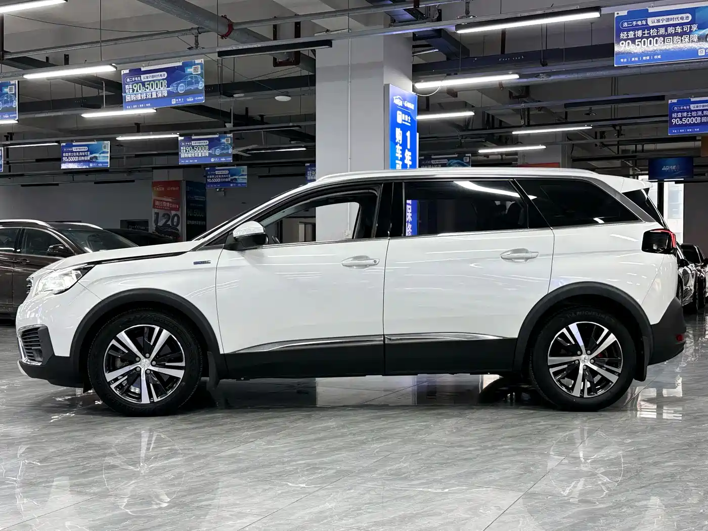 PEUGEOT 5008