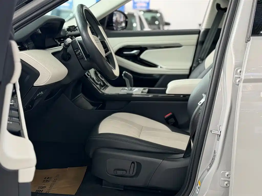Land Rover Range Rover Evoque 2021 Range Rover Evoque L 249PS R-Dynamic S Performance Edition фото 4