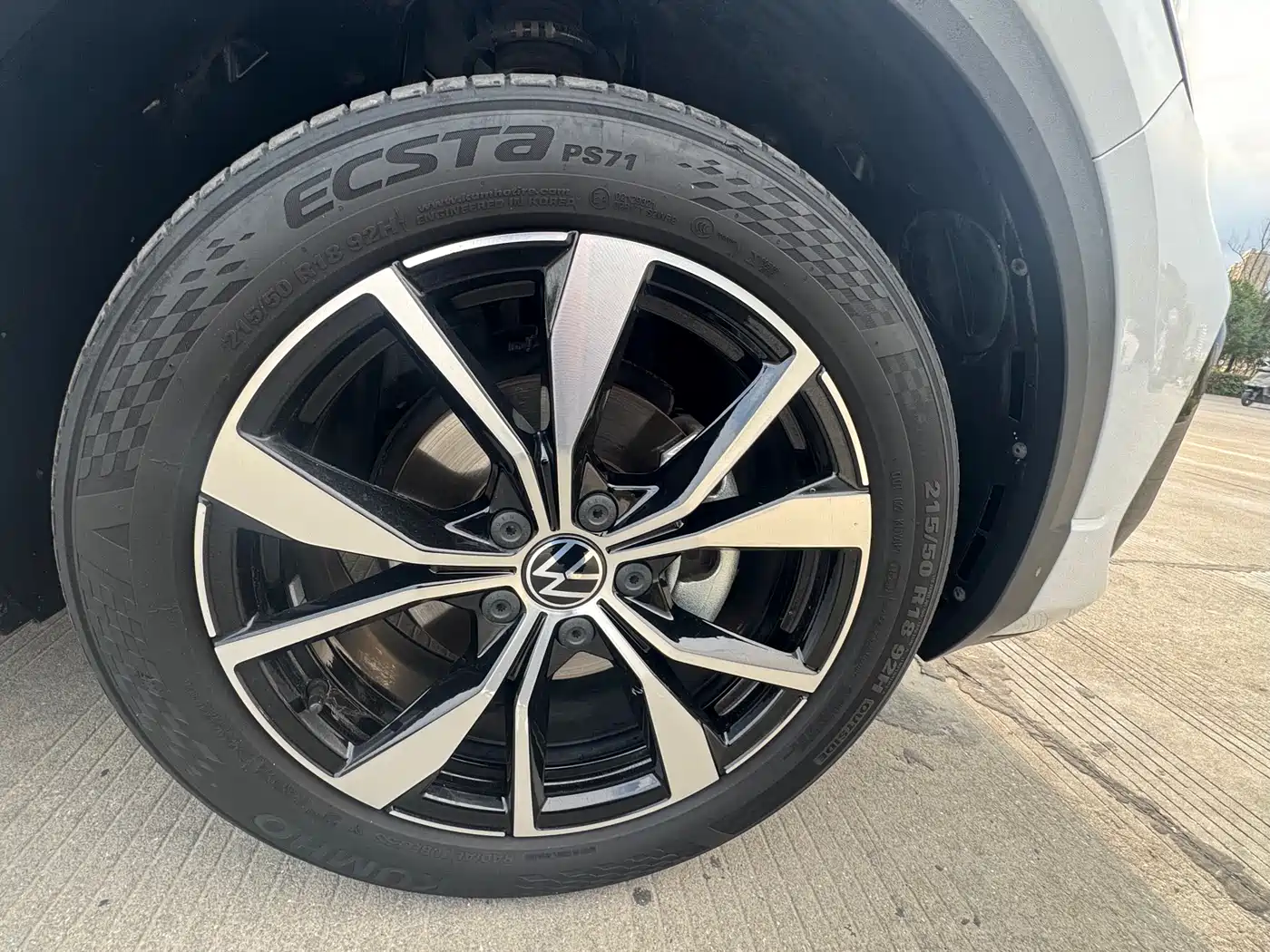 VOLKSWAGEN T ROC EXPLORING SONGS