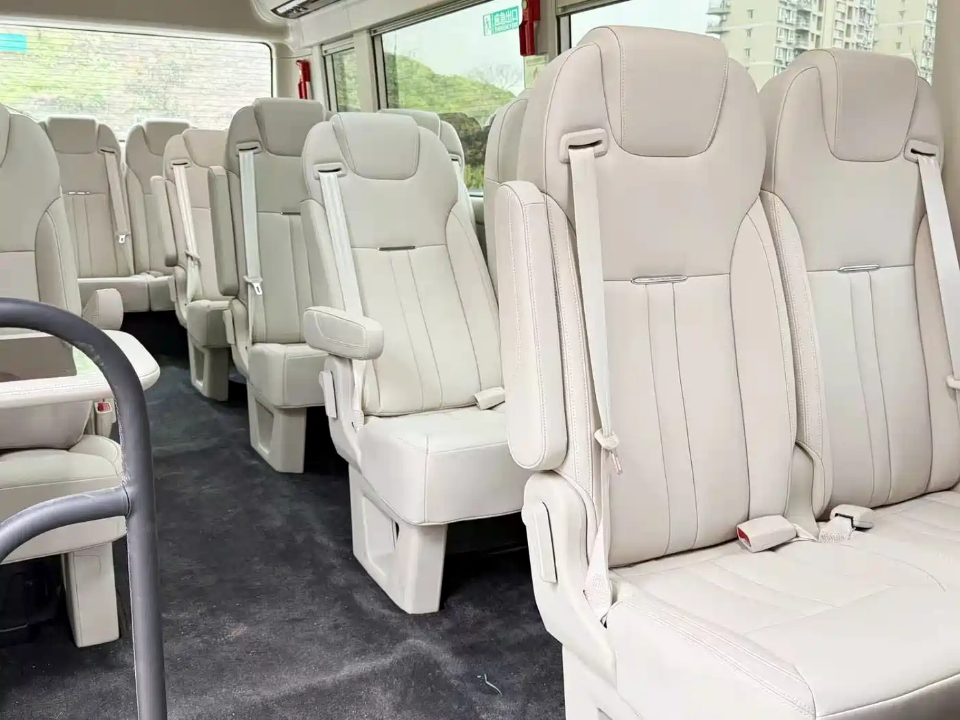 Hongqi Guoyue 2024 3.0T Flagship Edition 17-seater фото 13