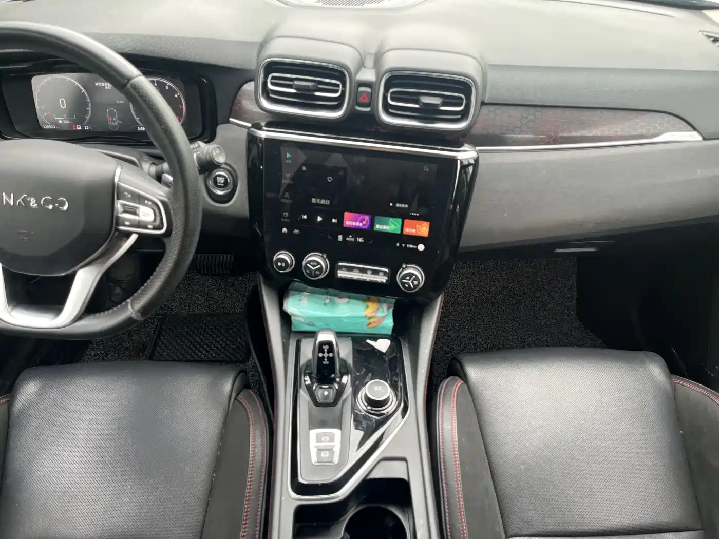 Lynk & Co 02 2018 2.0T DCT AWD Pro Edition China V фото 18