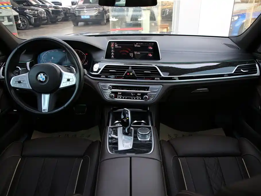 BMW 7 Series 2021 Model 730Li M Sport Package фото 9