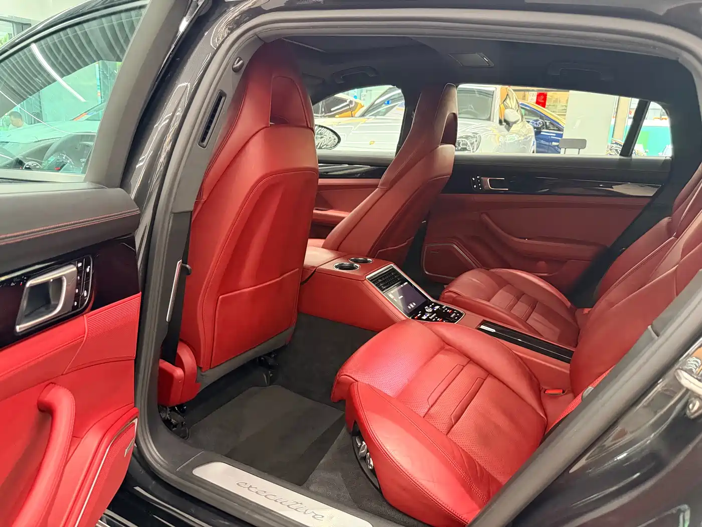 Porsche Panamera 2017 Panamera Executive Long Wheelbase 3.0T фото 6