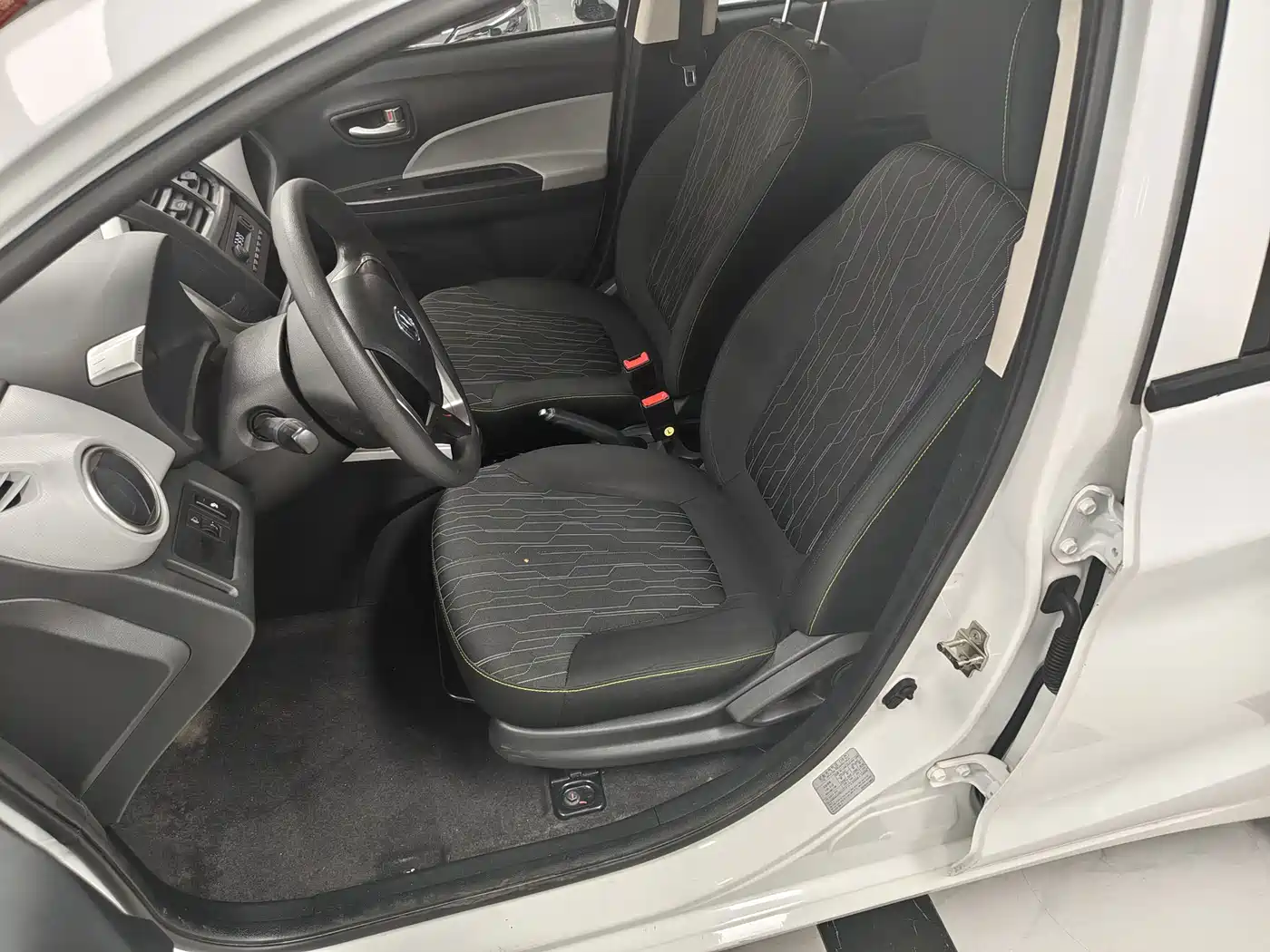 Changan Benben E-Star 2021 2021 National Edition Colorful Version (Fast Charge) LFP (31.95kWh)