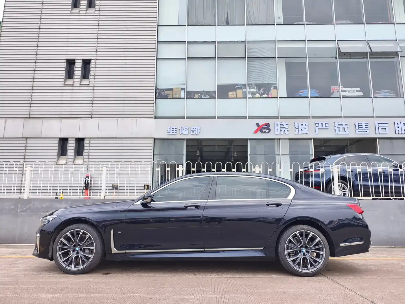 BMW 7 Series 2019 740Li xDrive Executive M Sport Package фото 4