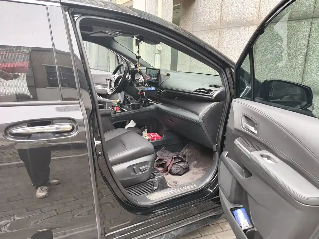 Photo 18 - Toyota Sienna