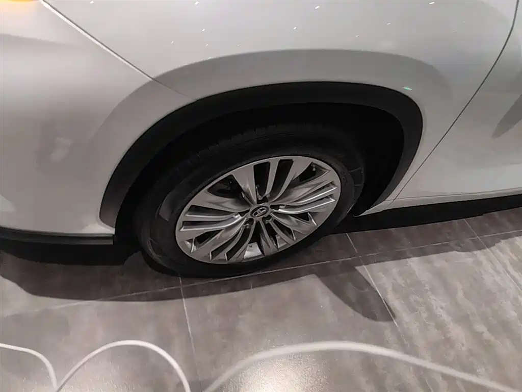 Toyota Highlander 2022 Model Dual Engine 2.5L 4WD Premium Edition 7-Seater фото 23