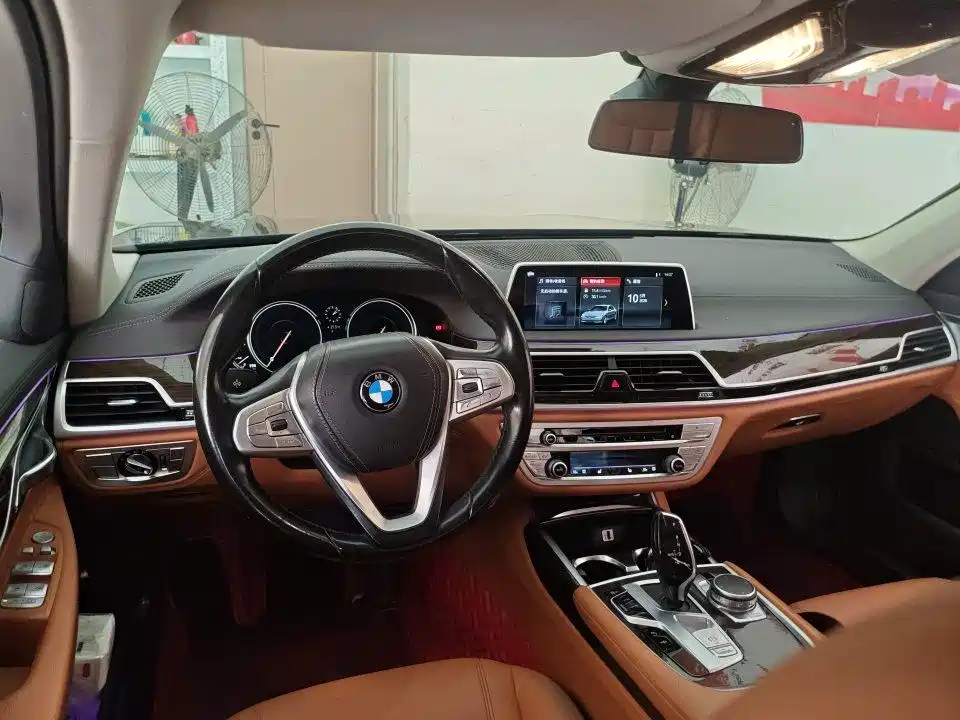 BMW 7 Series 2016 730Li Leading фото 6