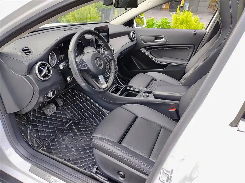 Mercedes-Benz GLA 2017 GLA 220 4MATIC Fashion фото 7