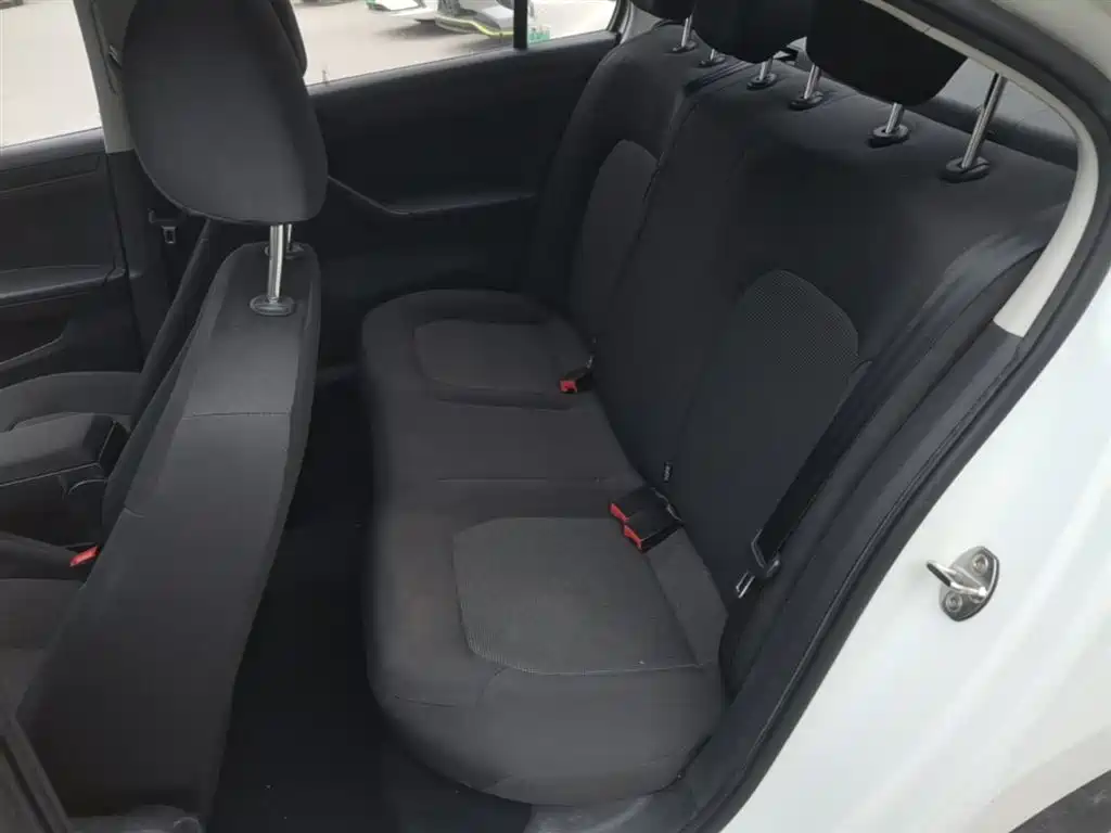 Volkswagen Jetta 2019 Dream Edition 1.4L Manual Fashion фото 13