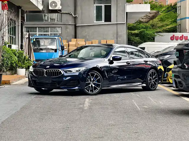 BMW 8 SERIES