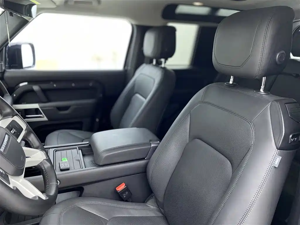 Land Rover Defender 2023 Model 90 3.0T P400 XS фото 25