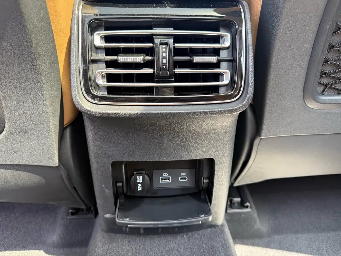 Hongqi HS5 2023 2.0T 4WD Flag Leader Pro фото 14