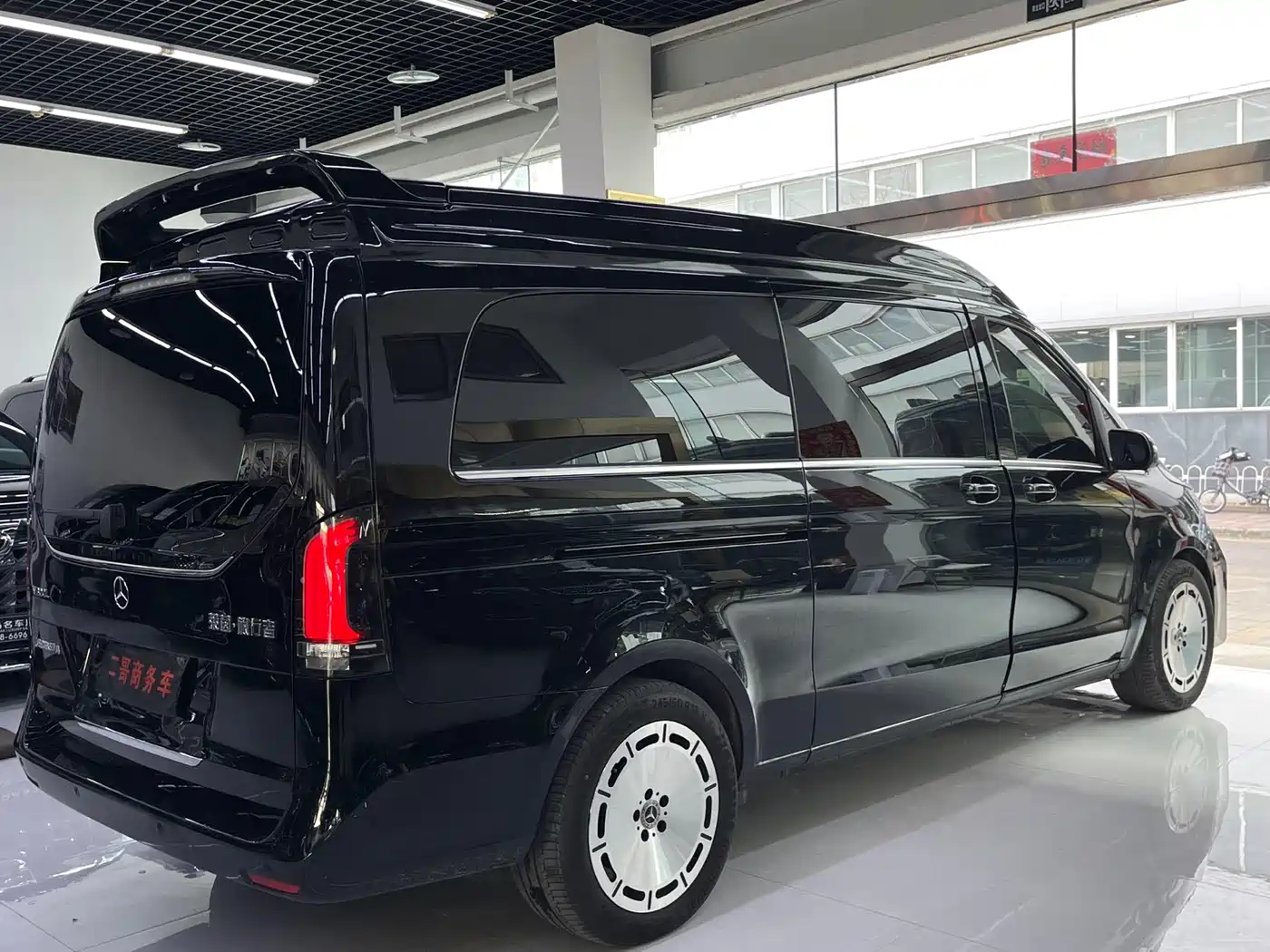 Mercedes-Benz V-Class 2024 V 300 L Long Wheelbase Luxury Edition фото 6