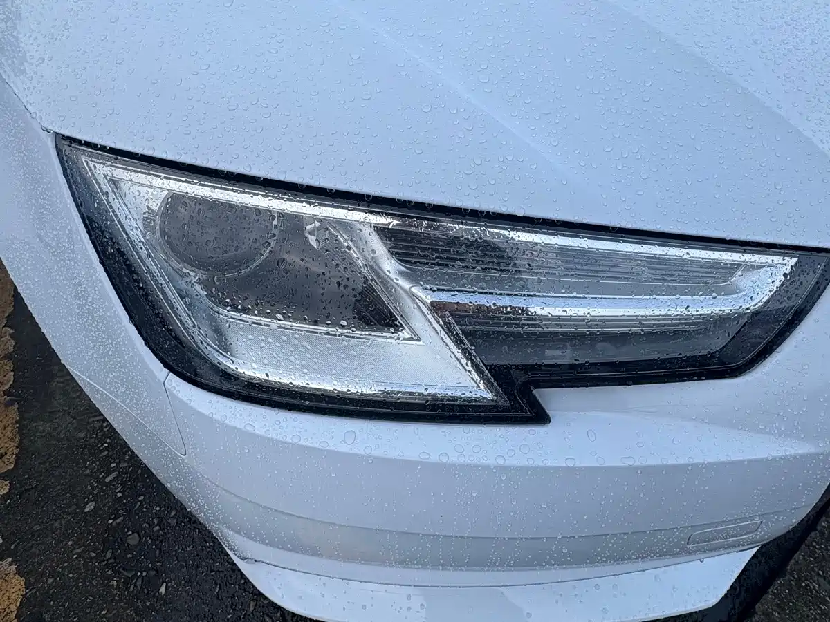 Photo 4 - Audi A4L