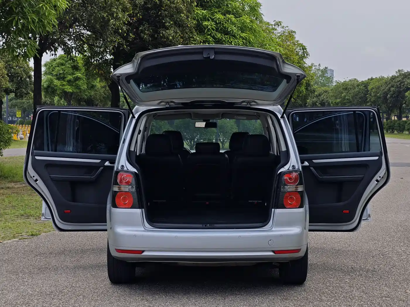 Volkswagen Touran 2015 1.4T DSG Comfort Edition 5-seater фото 12