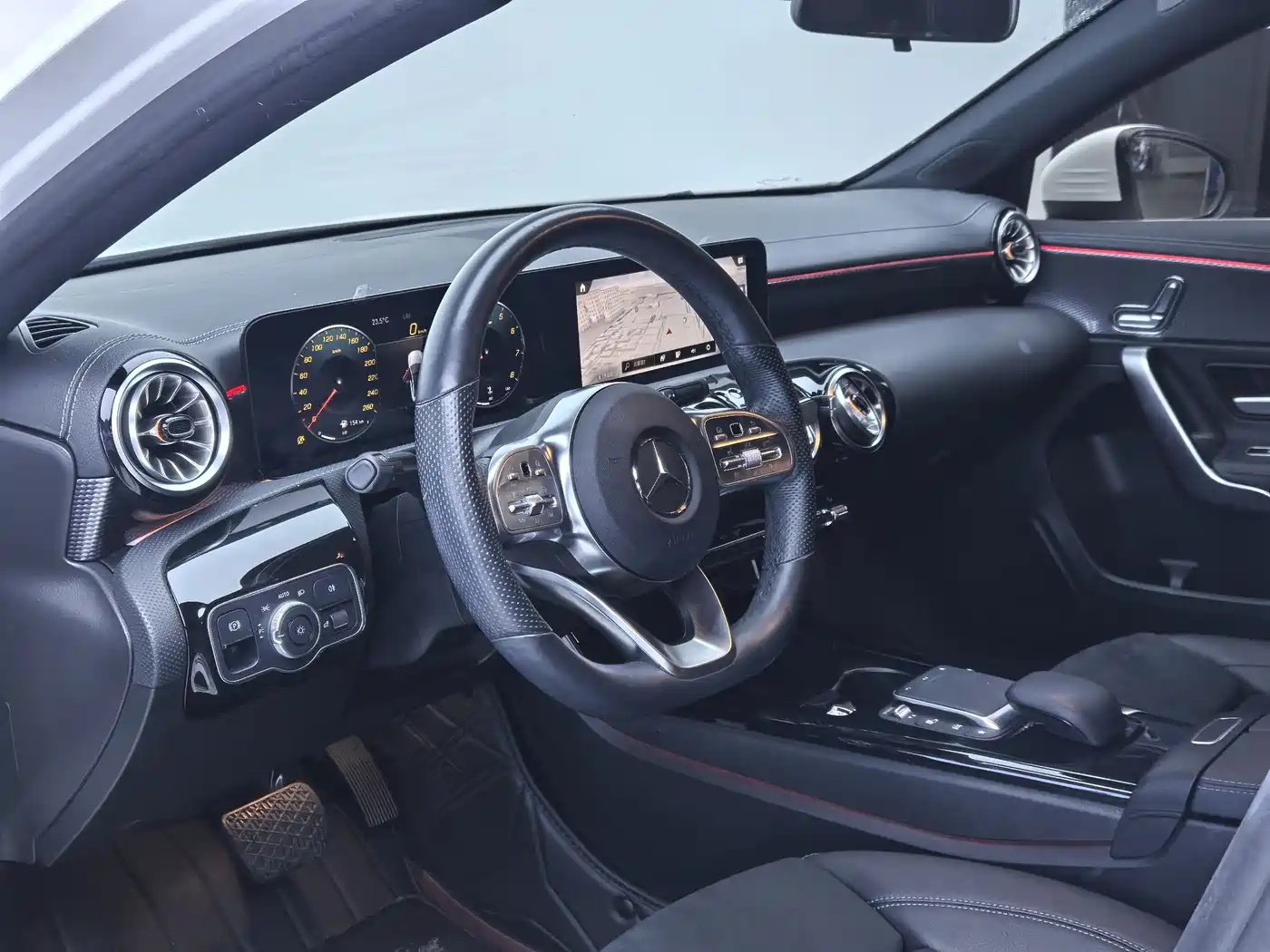 Mercedes-Benz A-Class 2023 A 200 L Fashion фото 12