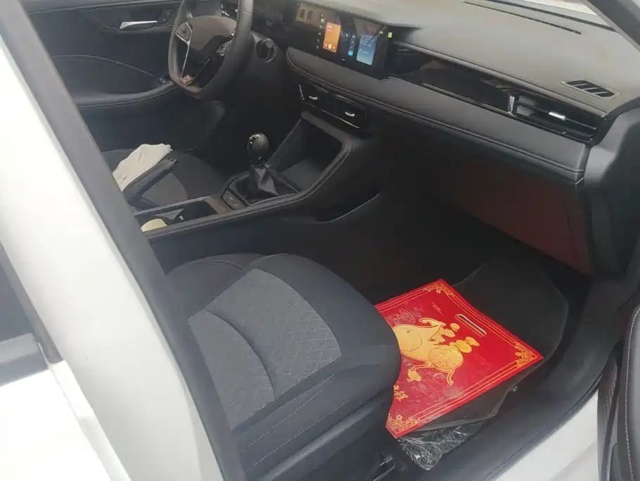 Roewe i5 2026 2026 1.5L Manual STD