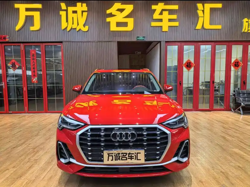 Photo 2 - Audi Q3