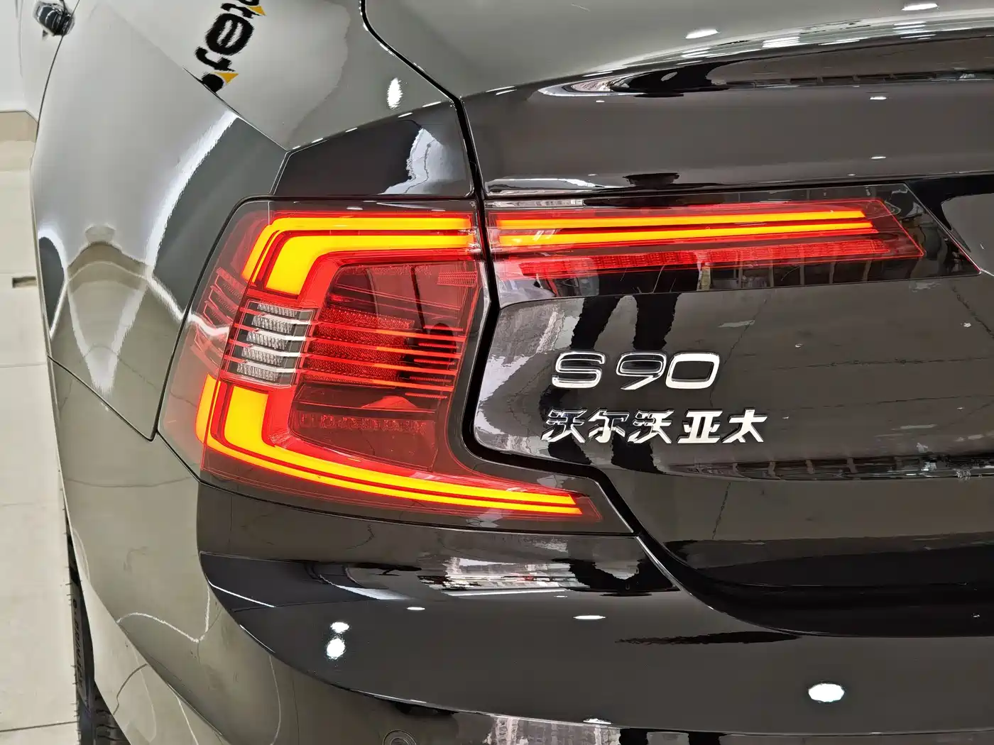 Volvo S90 2024 B5 Momentum Luxury Edition фото 19
