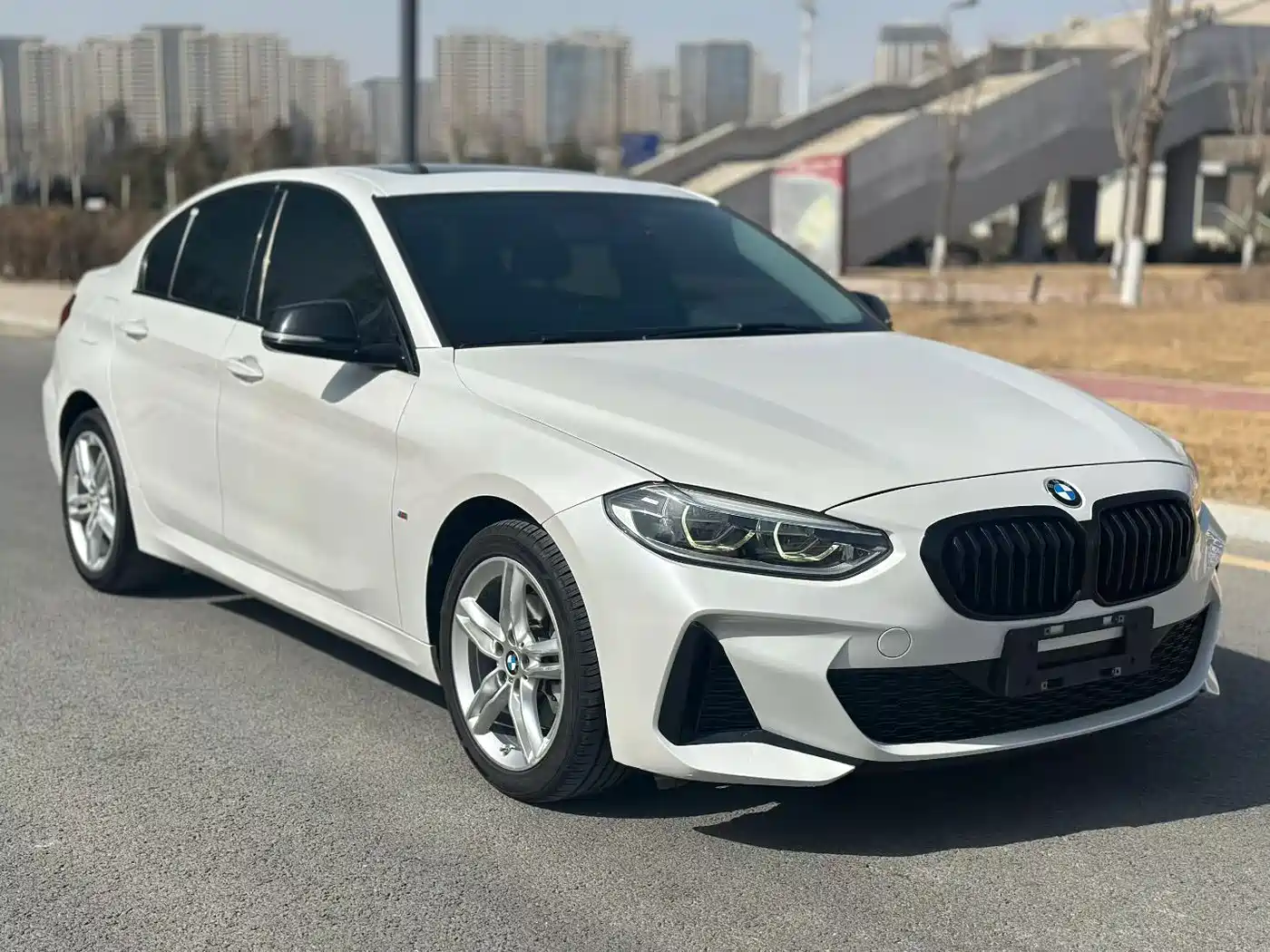 BMW 1 Series 2023 120i M Sport Shadow Edition фото 3