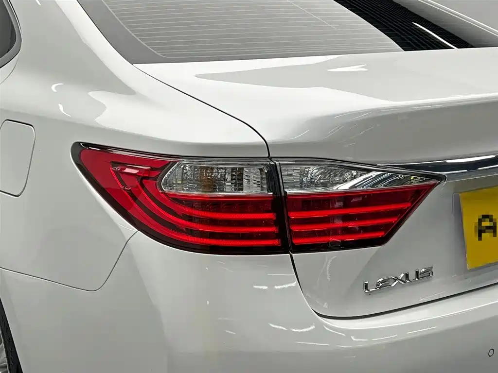 Lexus ES 2014 250 Elite Edition фото 10