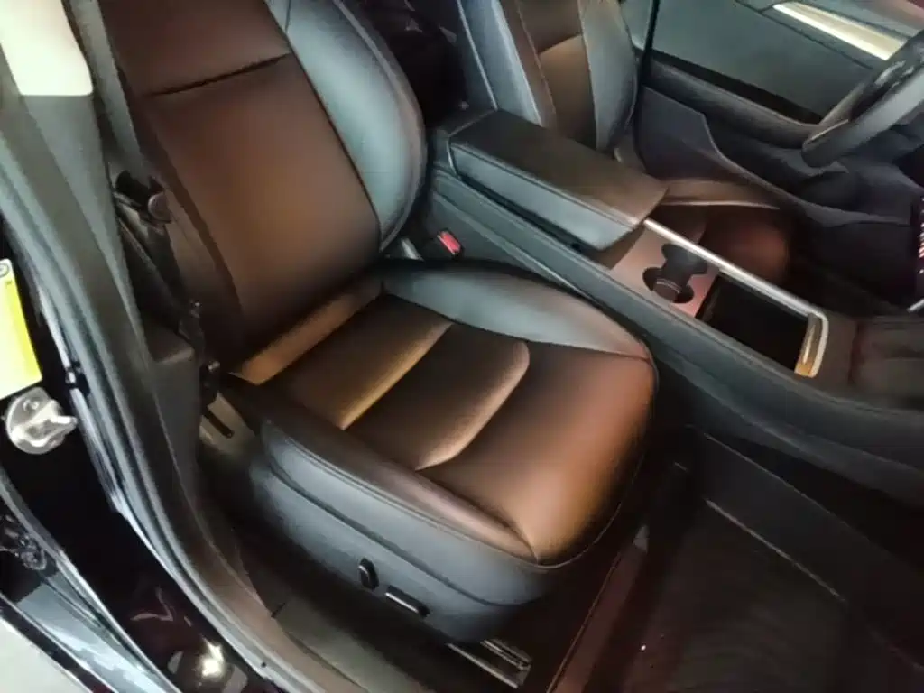 Фото 25 - Tesla Model 3