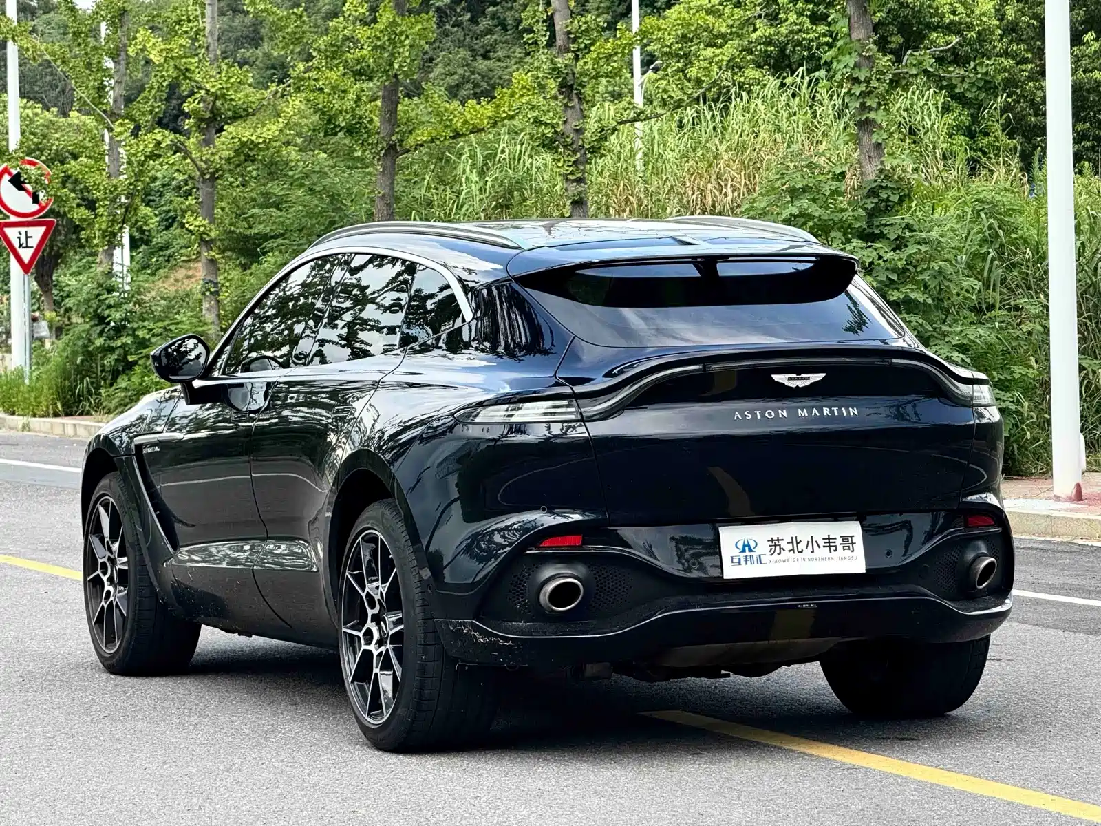 Фото 6 - Aston Martin DBX