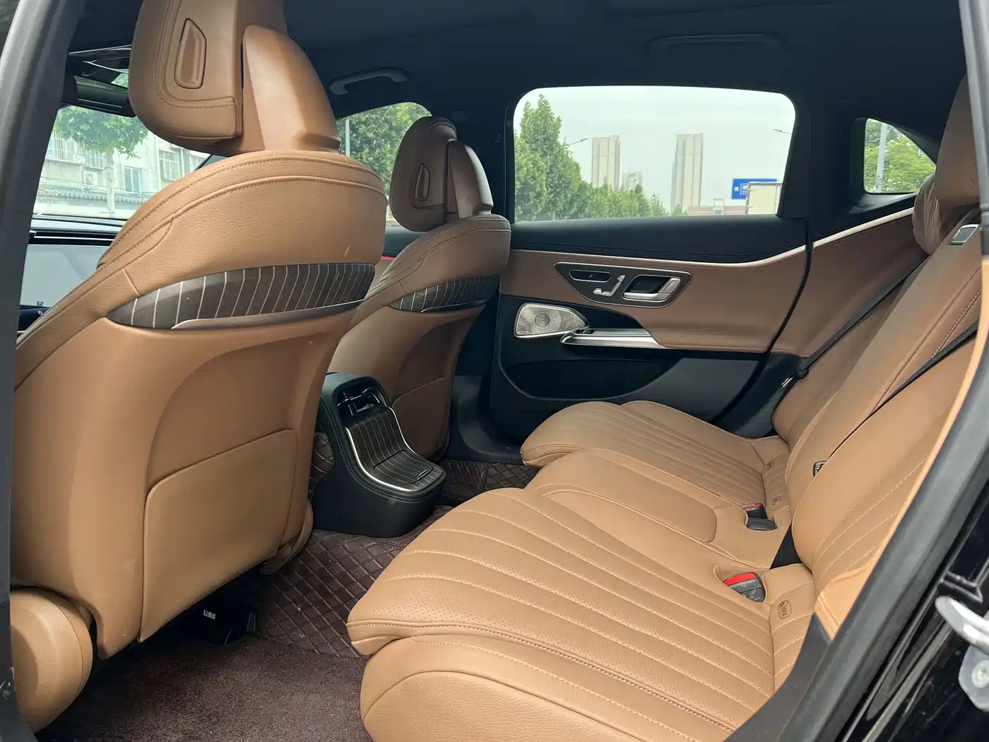 Mercedes-Benz E-Class 2024 Model E 300 L Luxury фото 8